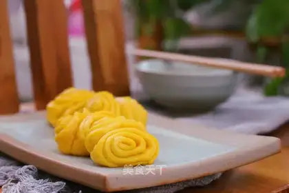 Pumpkin rolls