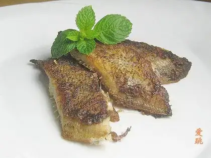 Pan-fried square plate fish