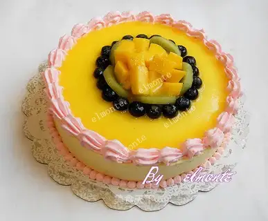 Mango mousse cake