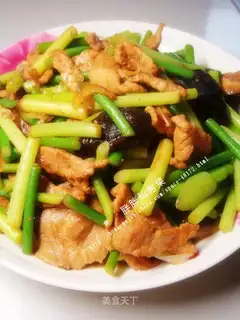 stir-fried pork with garlic and mushroom