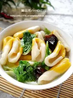 Clear soup, wolfberry and cat ear noodles