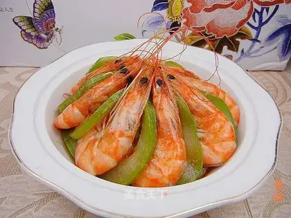 Fried shrimp with zucchini