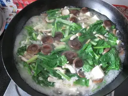 Mushroom tofu and cabbage soup
