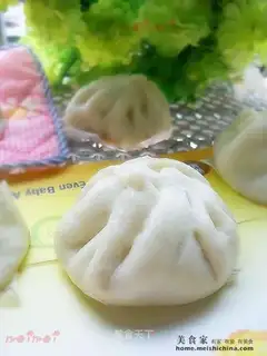Pork and Chinese cabbage steamed buns