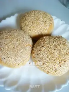 Crispy sesame seed cake