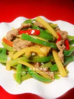 Fried pork with potatoes and green peppers