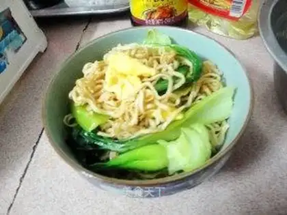 Fried noodles with eggs