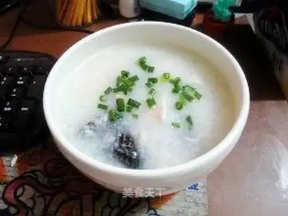 Fresh sweet salmon bone porridge