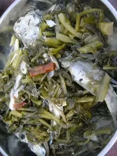 Braised yellow croaker with pickled cabbage