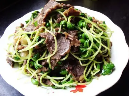 stir-fried beef with black bean sprouts