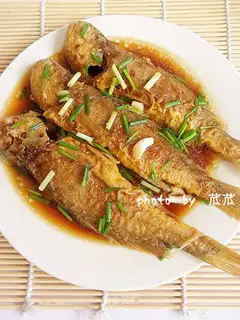 Braised small yellow croaker