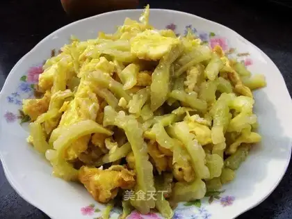 Scrambled eggs with bitter gourd