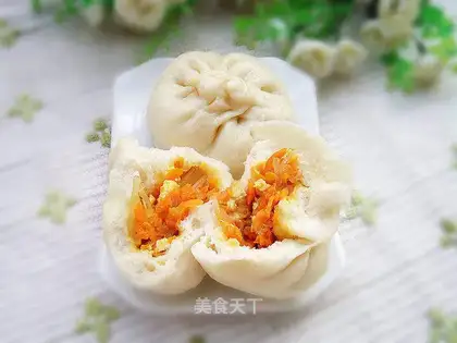 Big carrot steamed buns