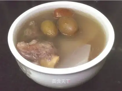 Green olive and radish soup