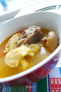 Fruit and vegetable oxtail soup