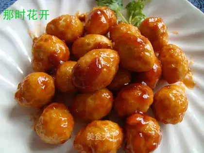 Quail eggs in tomato sauce