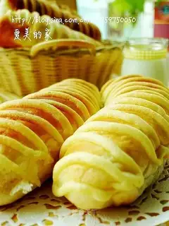 Caterpillar bread