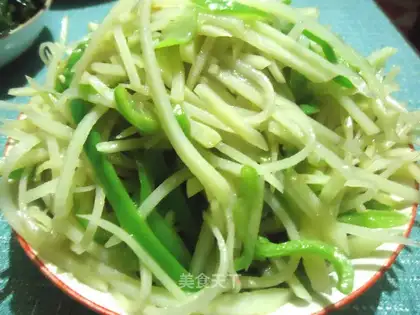 shredded potatoes with pepper