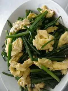 Scrambled eggs with leek heart