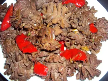 Stir-fried chicken gizzards with spicy garlic