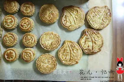 Cantonese spicy beef mooncakes