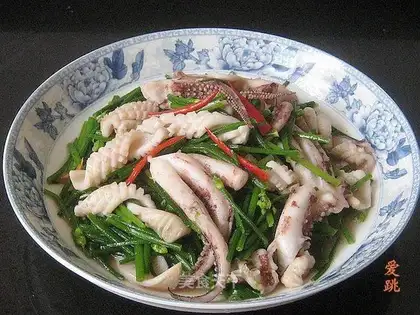 stir-fried squid with leek moss