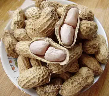 Homemade spiced peanuts