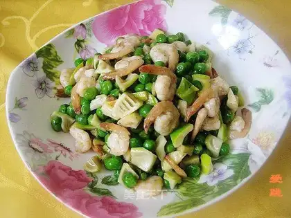 stir-fried shrimp with peas and bamboo shoots