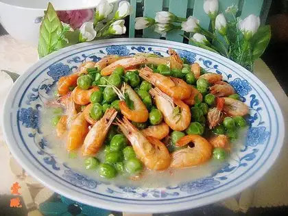 Grilled shrimp with peas