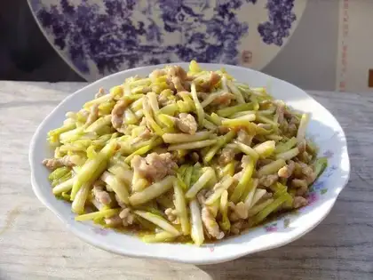 stir-fried shredded pork with leeks