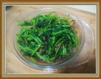 stir-fried chrysanthemum with shredded pork
