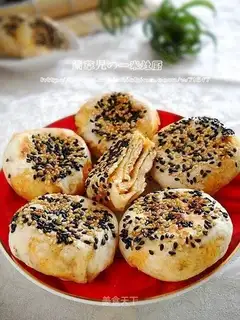 Spicy sesame seed cake