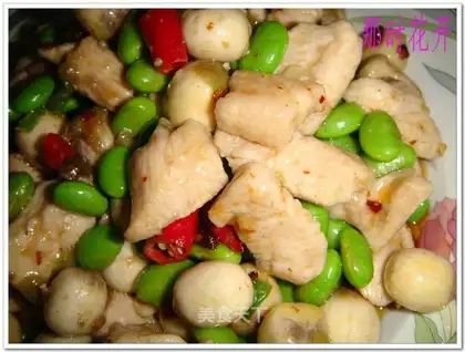 stir-fried diced chicken with lotus seed rice