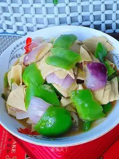 Green pepper and onion dried tofu