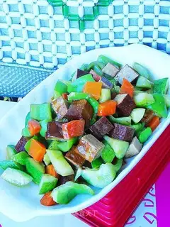 stir-fried three diced green peppers