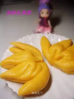 Pumpkin double peach steamed buns