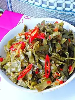 Chop pepper and sour lentils