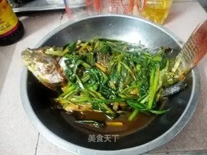 Braised African crucian carp