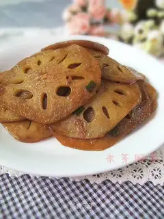Fried lotus root slices with green onions
