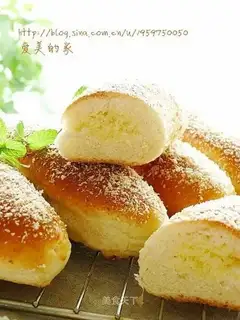 Coconut milk crisp bun