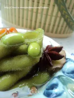Spiced salted edamame