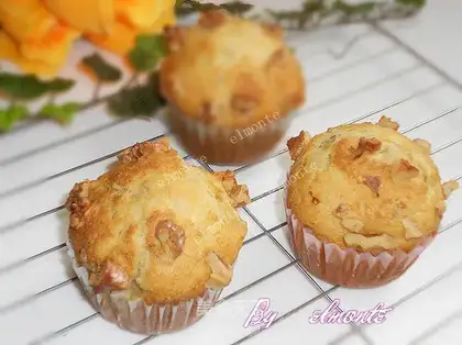 Banana walnut muffin