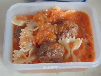 Italian meatball pasta with red sauce