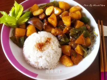 Mixed rice with local three delicacies
