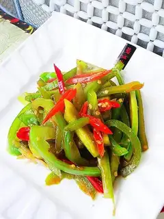 Pepper and towel gourd strips