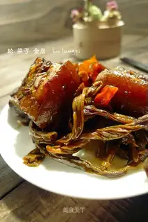 Braised pork and dried beans
