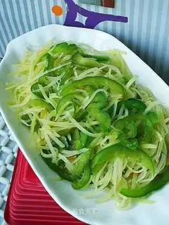 shredded potatoes with pepper