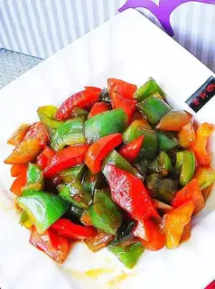Green and red pepper in oyster sauce