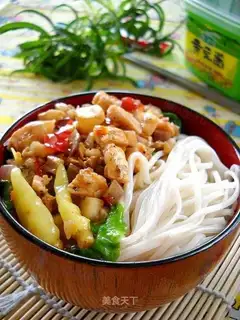 Fish diced noodles with pickled cabbage sauce