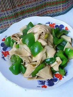stir-fried thousands of slices with green peppers